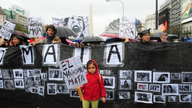 imagen Hijos de víctimas de femicidio tendrán reparación económica