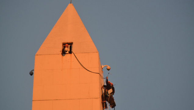 imagen Greenpeace escaló el Obelisco para exigir el cumplimiento de la Ley de Glaciares