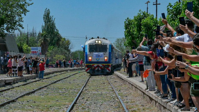 imagen Retorno del tren: la última prueba del servicio trae al Presidente a Mendoza