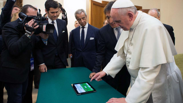 imagen Papa tuitstar: Francisco superó los 40 millones de seguidores