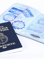 Adiós al sellado en los pasaportes para entrar o salir de la Argentina