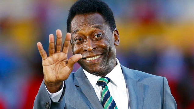 imagen Miles de personas le dieron el último adiós a Pelé en el estadio del Santos 