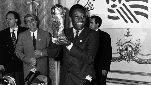 imagen Pelé, el único con tres vueltas olímpicas en la Copa del Mundo