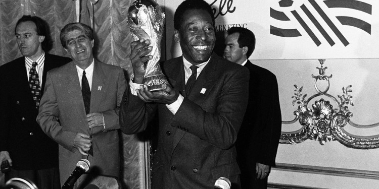 Pelé, el único con tres vueltas olímpicas en la Copa del Mundo