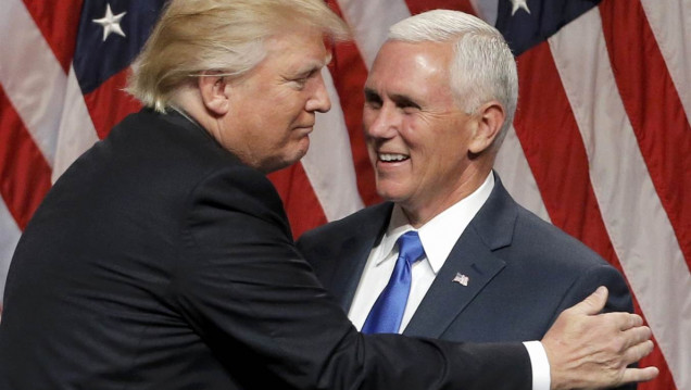 imagen Trump bromeó con que su vicepresidente quiere "ahorcar" a los gays