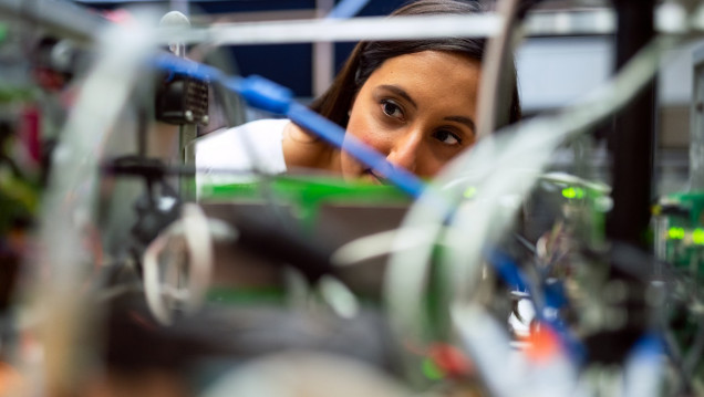 imagen Crece la participación de mujeres en Ciencia, pero se estanca en Tecnología