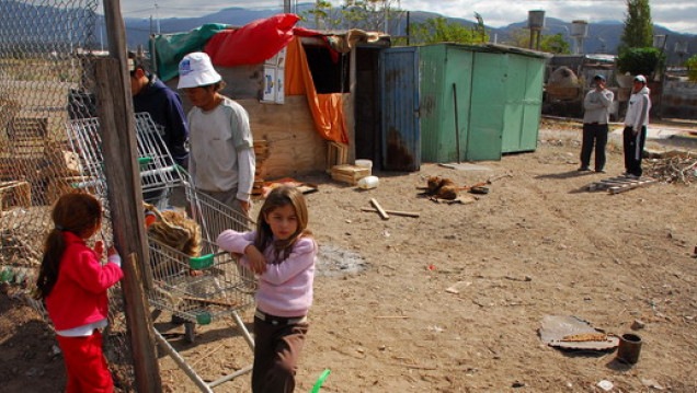 imagen Un informe señala que Mendoza disminuyó la pobreza pero que es menos equitativa