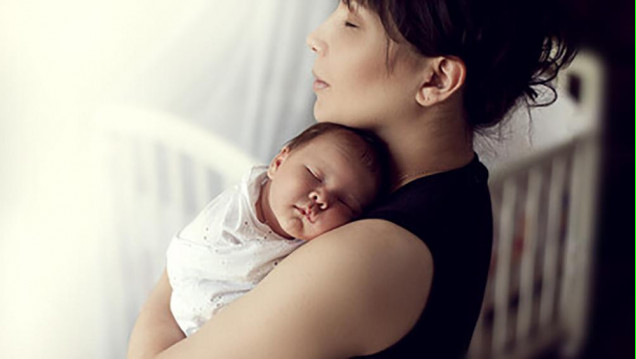 imagen "Mamá canguro", el método más aconsejado por la OMS para estabilizar a bebés prematuros