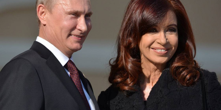 Cristina llega a Rusia para profundizar la alianza estratégica