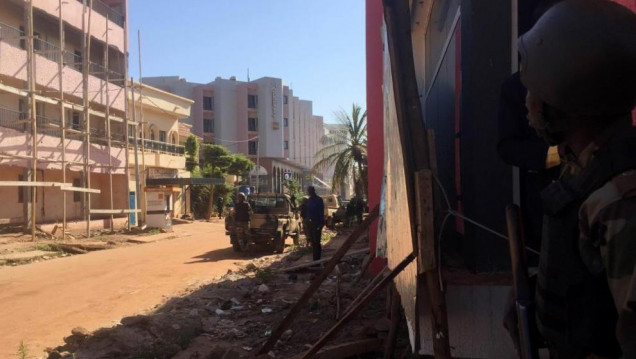 imagen Yihadistas toman de rehenes a 170 personas en un hotel de Mali