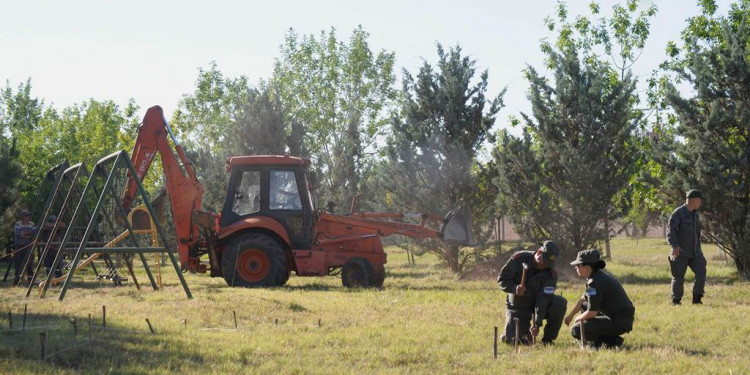 Se sumó una retroexcavadora al rastrillaje en el Próvolo