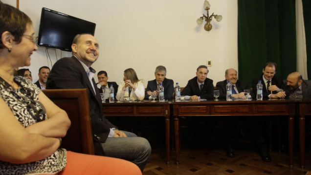 imagen Gobernadores y senadores peronistas frenaron la reforma electoral de Macri