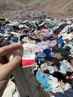 Montañas de ropa en Atacama: investigan el basurero clandestino en el desierto de Chile