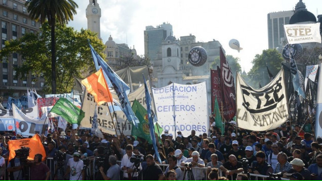 imagen Masiva marcha a Plaza de Mayo contra las reformas del Gobierno