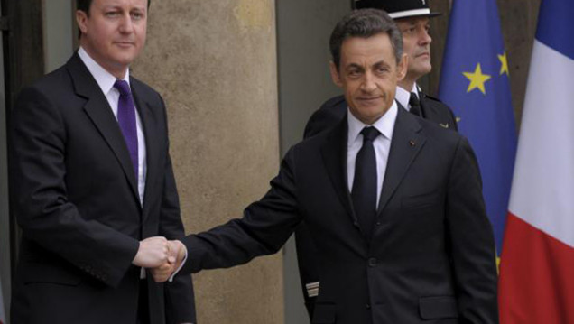 imagen Sarkozy y Cameron llegaron a Libia para reunirse con los líderes de los sublevados contra Kaddafi