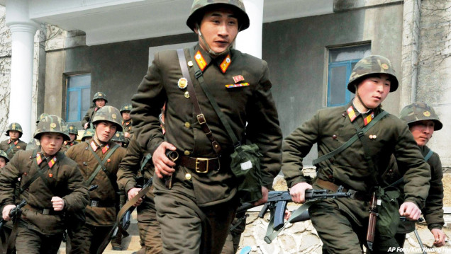 imagen Kim Jong-un pone a sus tropas en pie de guerra