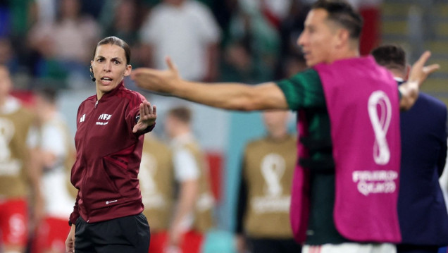imagen Por primera vez, una mujer estará a cargo del arbitraje en un mundial de fútbol masculino