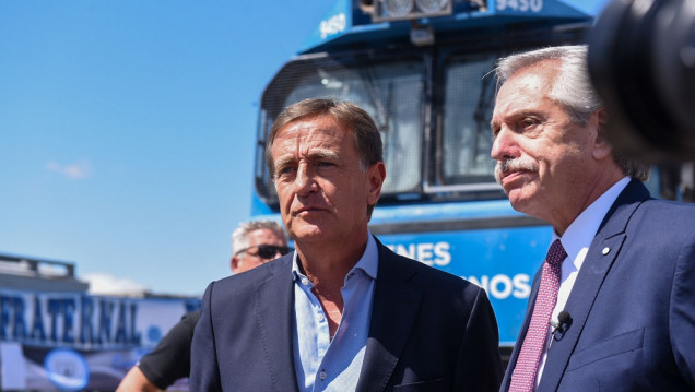 imagen La llegada del tren a Mendoza volvió a unir para la foto a Fernández y Suarez
