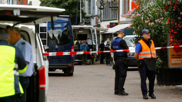 imagen Ataque en Suiza: un hombre con una motosierra hirió a cinco personas en la calle