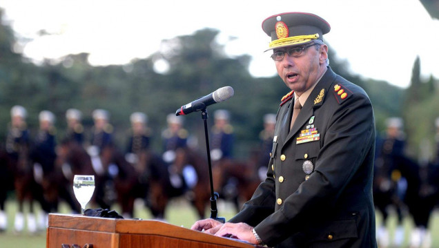 imagen Mauricio Macri relevó al jefe del Ejército 