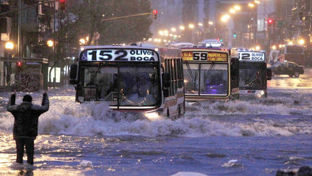 imagen Cambian centros de votación por el temporal en Buenos Aires