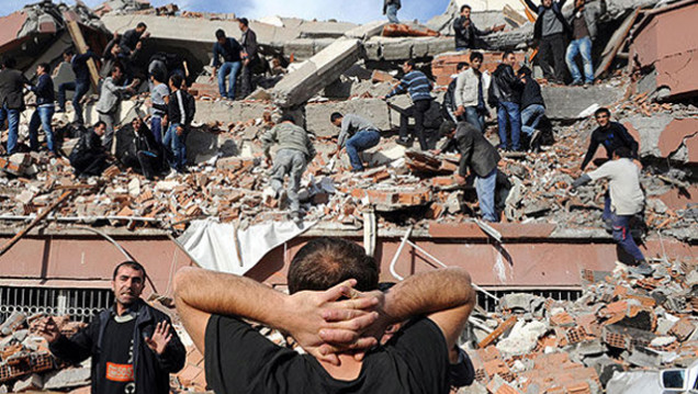 imagen Ya son 366 los muertos y miles los damnificados por el sismo en Turquía
