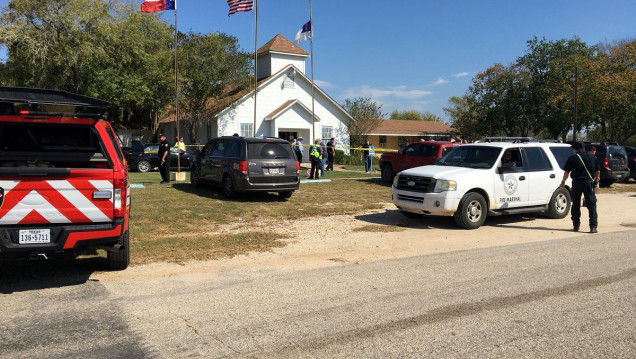 imagen Y sigue el horror: al menos 26 muertos tras un tiroteo en una iglesia de Texas
