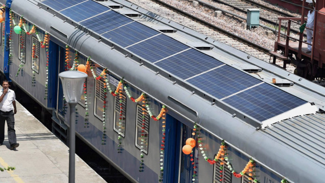 imagen India inaugura sus primeros trenes híbridos provistos de paneles solares
