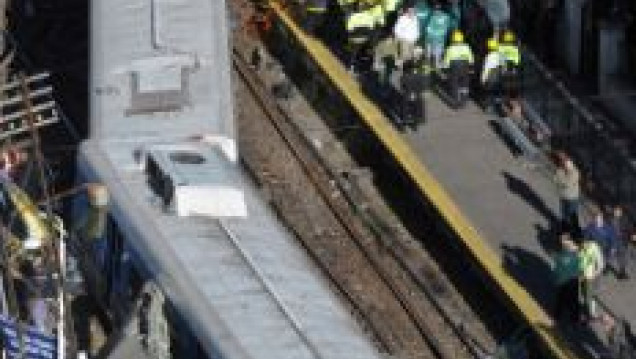 imagen Ya son 11 los muertos por el choque entre un colectivo y un tren en Flores