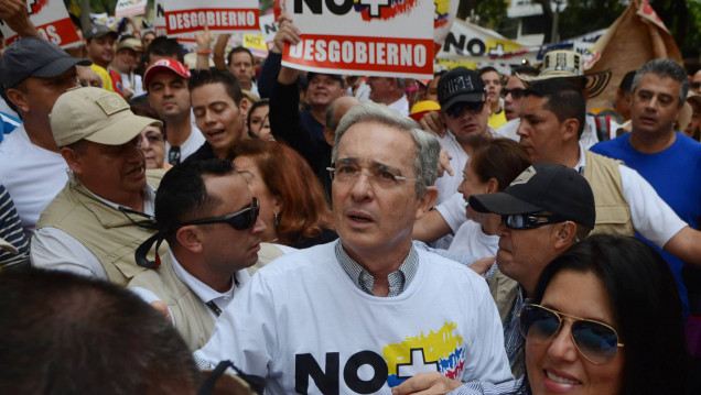 imagen Uribe reclamó con prisa un acuerdo de paz en Colombia 