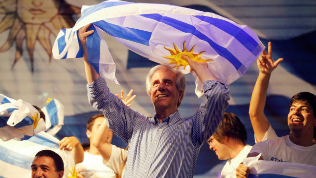 imagen Segunda vuelta en Uruguay: Vázquez y Lacalle cerraron sus campañas 