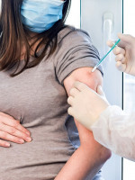 Vacunación COVID-19: recomiendan la aplicación del esquema completo en embarazadas