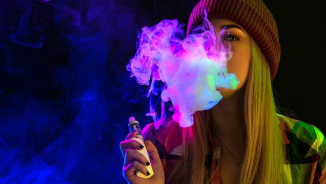 imagen Un estudio indicó que vapear en la adolescencia puede llevar a fumar de forma persistente en la adultez