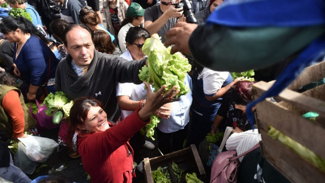 imagen Nuevo "verdurazo" en Plaza de Mayo contra el alto precio de góndola