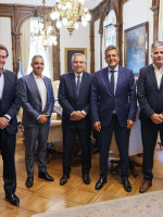 Referentes vitivinícolas fueron recibidos en la Casa Rosada por el Presidente y Massa 