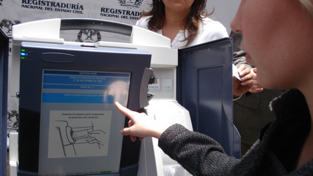 imagen El voto electrónico cuesta 65 millones de pesos