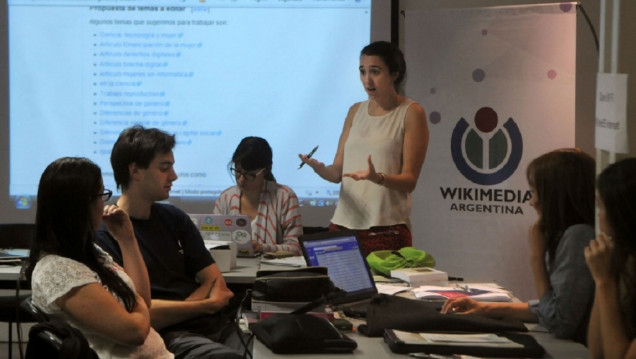 imagen Al analizar Wikipedia, estudiantes tienen interés por la brecha de género, el sesgo y los derechos humanos