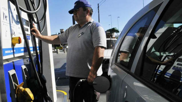 imagen Mendoza: llenar el tanque sale casi $ 900 más caro que el año pasado