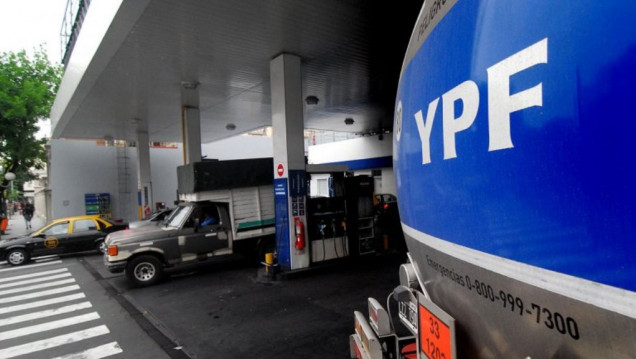 imagen ¿Un guiño para el consumidor? YPF bajó 1,5 % el precio de sus naftas 